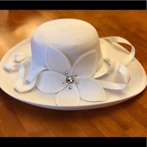 Derby hat in white